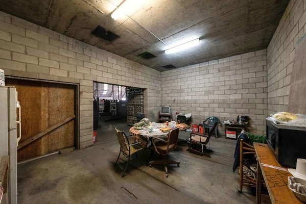 11016 breakroom2