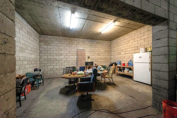 11016 breakroom