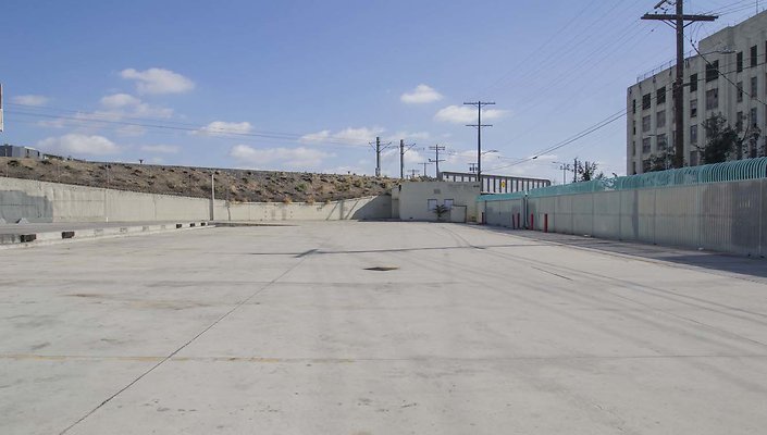 425-N.-San-Fernando-Road-Loading-Dock-Pakring-Lot-09