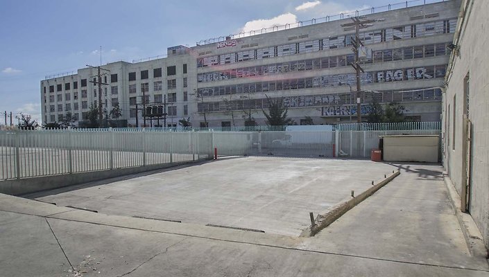 425-N.-San-Fernando-Road-Loading-Dock-Pakring-Lot-03