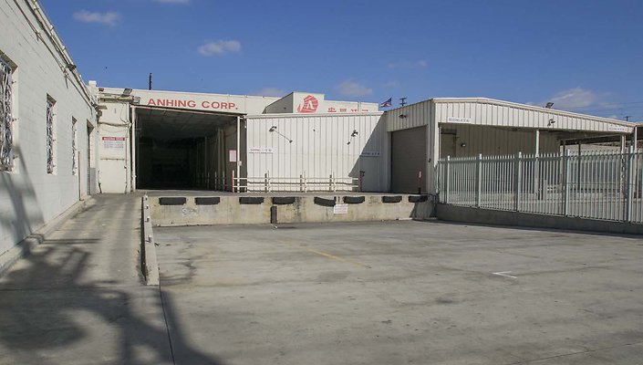 425-N.-San-Fernando-Road-Loading-Dock-Pakring-Lot-04