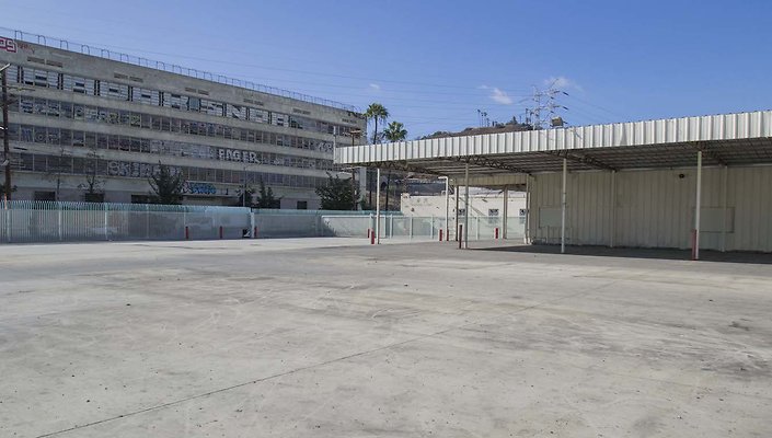425-N.-San-Fernando-Road-Loading-Dock-Pakring-Lot-18