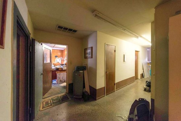 10989 hall3