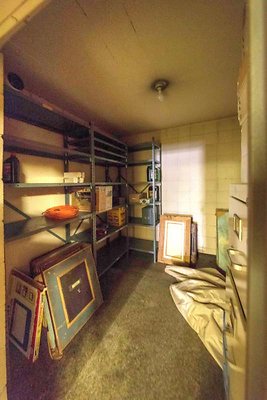 10989 closet