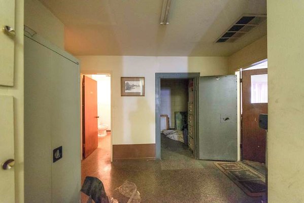 10989 hall2