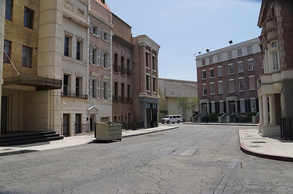 Paramount.Back.Lot.w.car.70