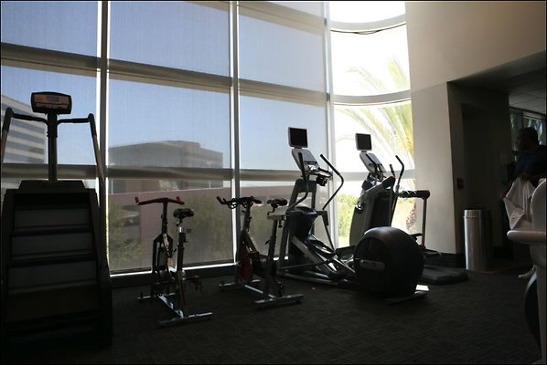 ParkTerrace 90045 20110427 1175