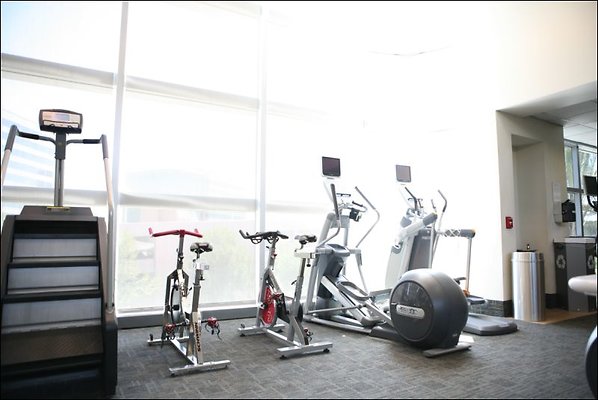 ParkTerrace 90045 20110427 1174