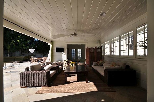 8993 poolhouse