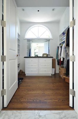 8993 closet