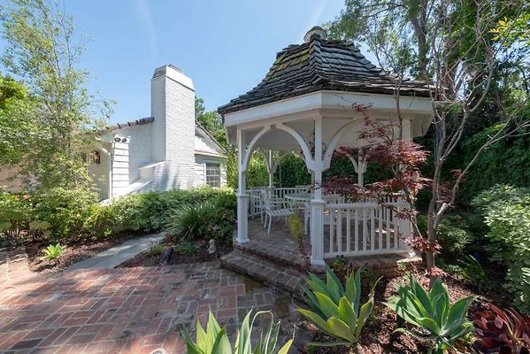 10282 gazebo3