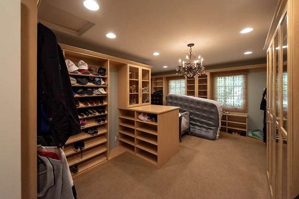 10282 closet2