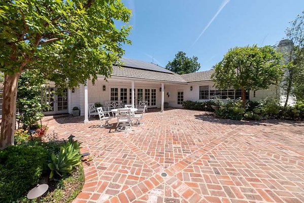 10282 patio