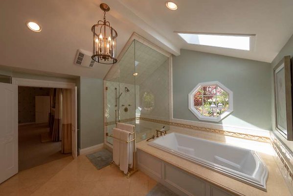 10282 bath2