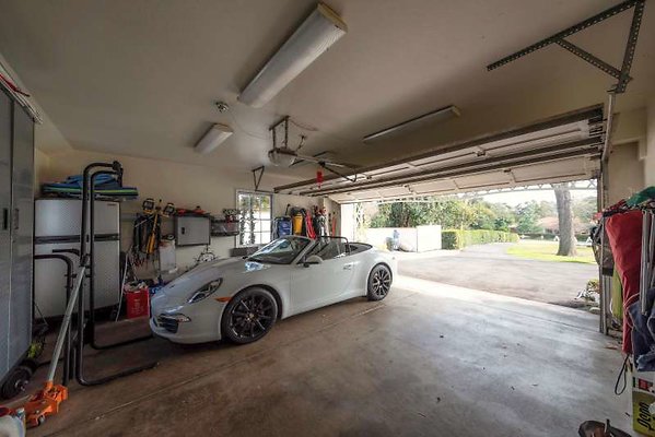 11429 garage