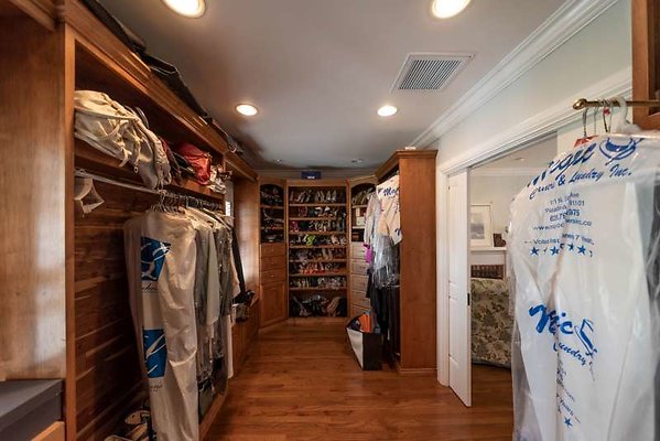 11429 closet3