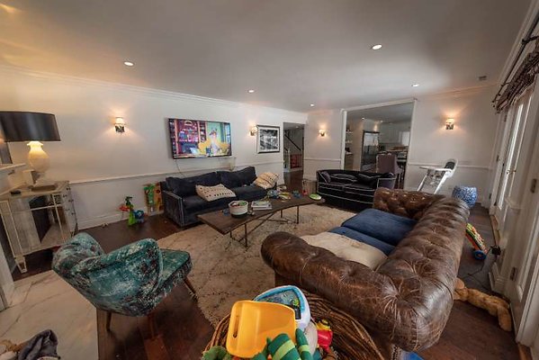 11215 living2