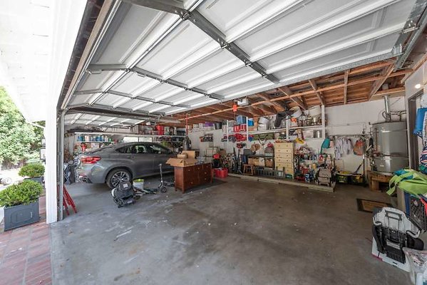 11215 garage3