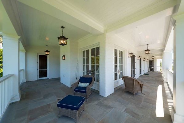 12451 balcony4