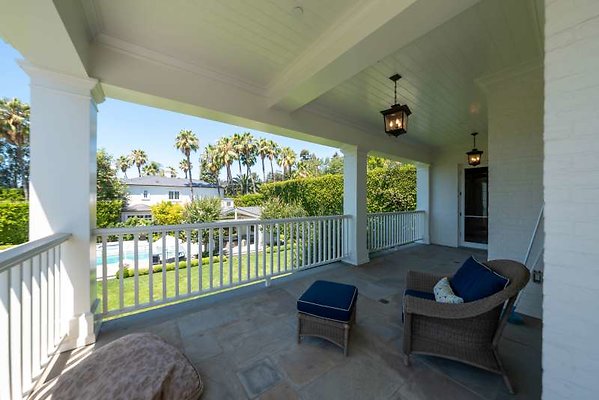 12451 balcony3