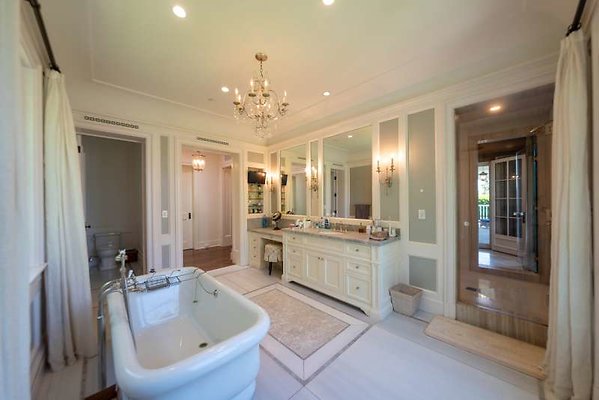 12451 bath2