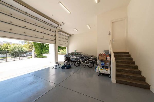 12451 garage