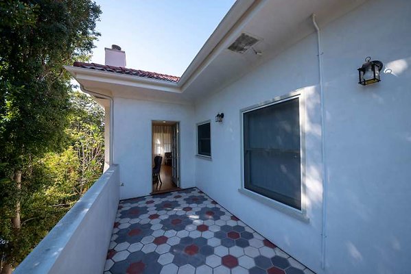 12015 balcony6