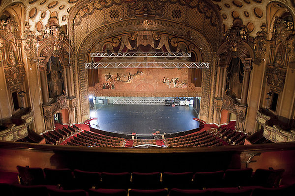 Los Angeles Theater 16