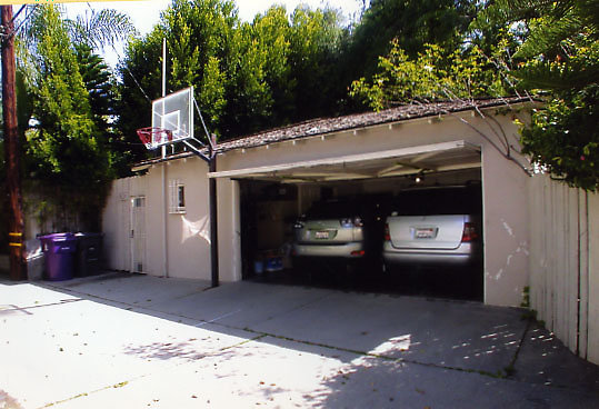 2587 garage