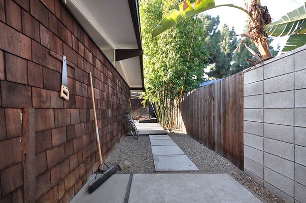 4618 alley2