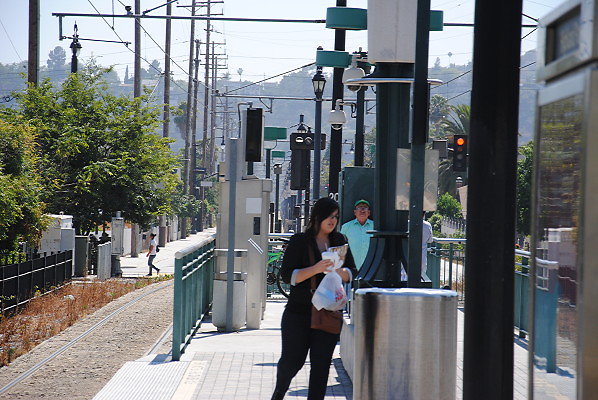 MTA.Gold.Highland Park Station25 MTA.Gold.Highland Park Station25