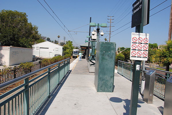 MTA.Gold.Highland Park Station42 MTA.Gold.Highland Park Station42