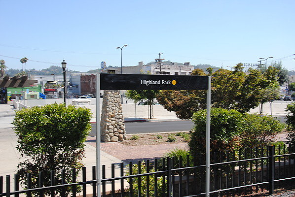 MTA.Gold.Highland Park Station22 MTA.Gold.Highland Park Station22