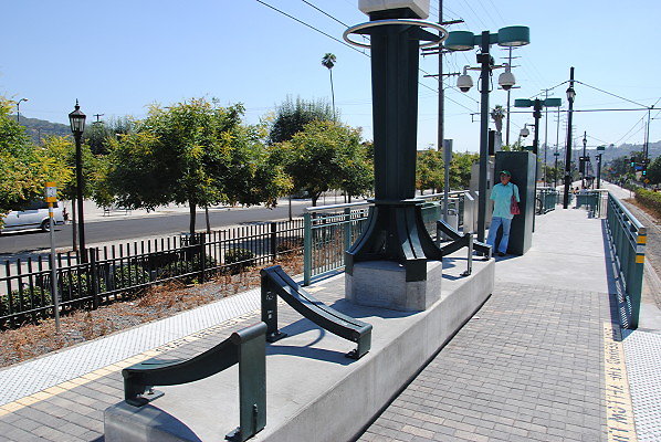 MTA.Gold.Highland Park Station32 MTA.Gold.Highland Park Station32