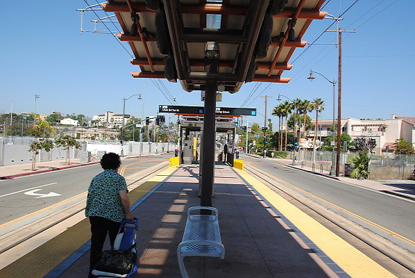 MTA.Gold.Pico.Aliso Station34