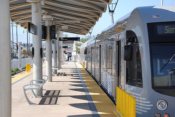MTA.Gold.Indiana Station25