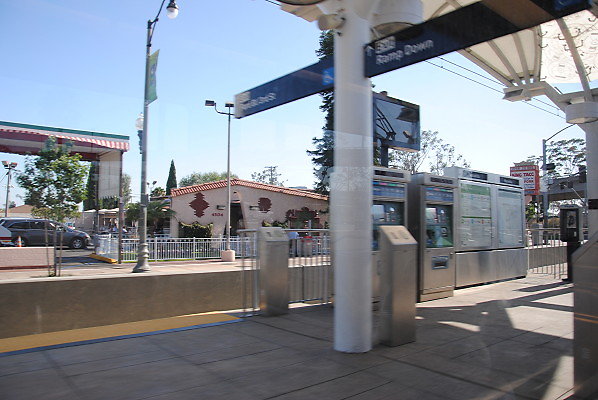 MTA.Gold.Maravilla Station17