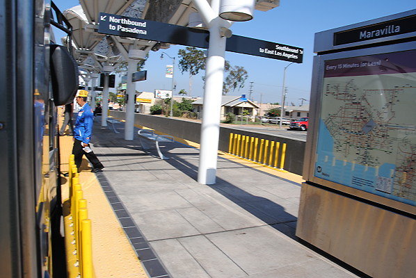 MTA.Gold.Maravilla Station09