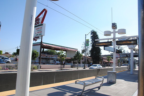 MTA.Gold.Maravilla Station12