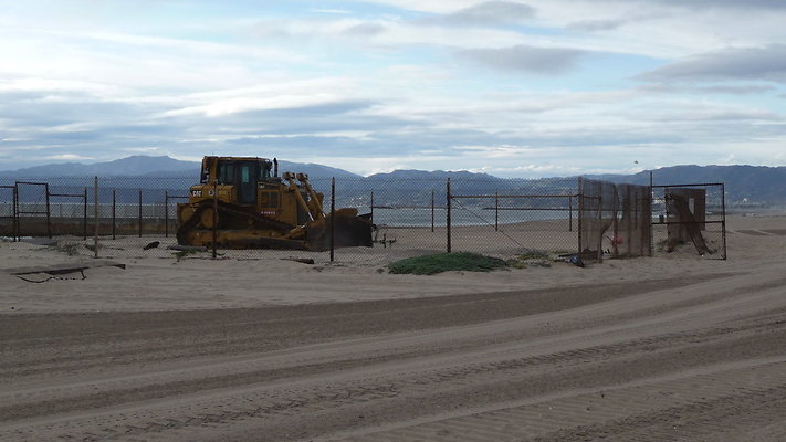 Dockweiler Beach near LAX 16