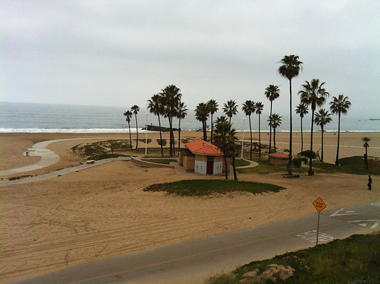 A-Dockweiler Beach near LAX 1