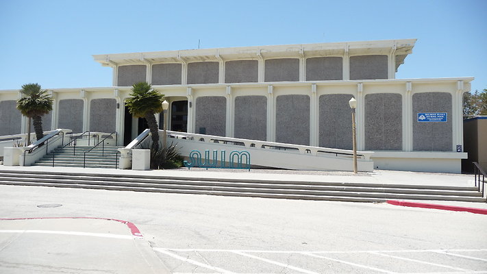 pool-exterior-Belmont Plaza lbch 5