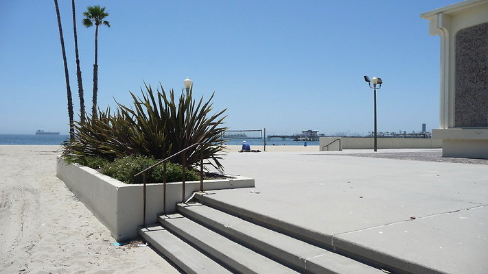 pool-exterior-Belmont Plaza lbch 4