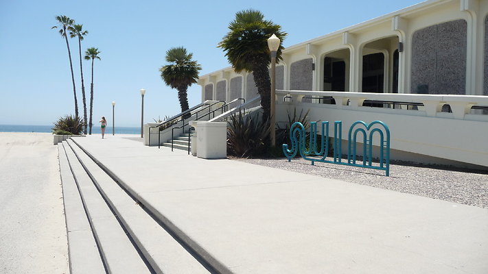 pool-exterior-Belmont Plaza lbch 3