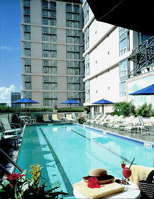 The Omni Pool.Downtown LA
