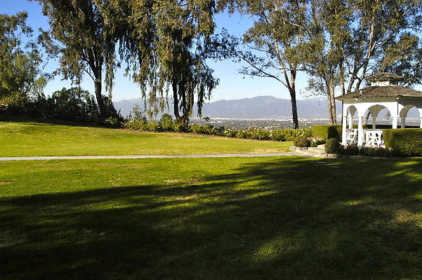 Ike Gazebo Grass.12
