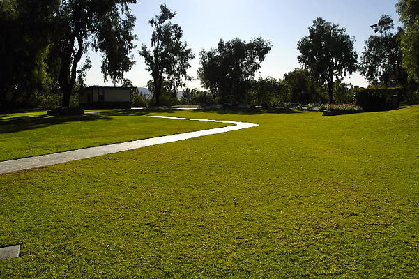 Ike Gazebo Grass.08