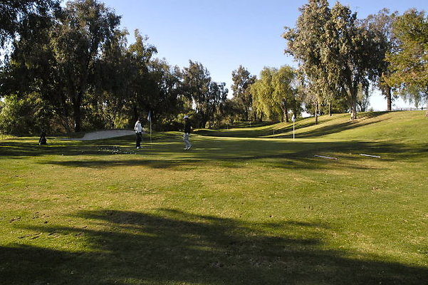 Ike Chip Putt.02