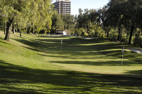 Ike Chip Putt.11