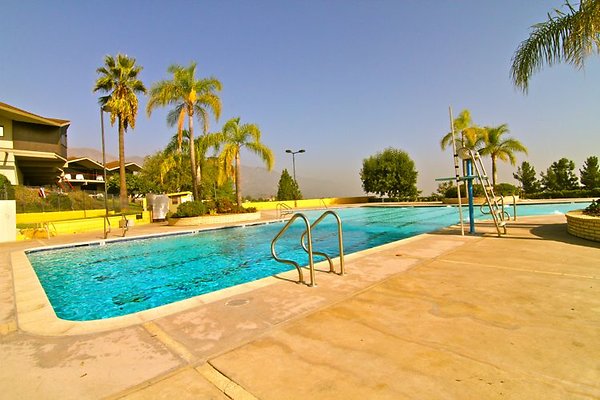 LaCanada.CC.Pool.H.Wood.Locs07